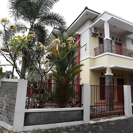 Hotel Reddoorz @ Jalan Damai Ngaglik Exterior foto