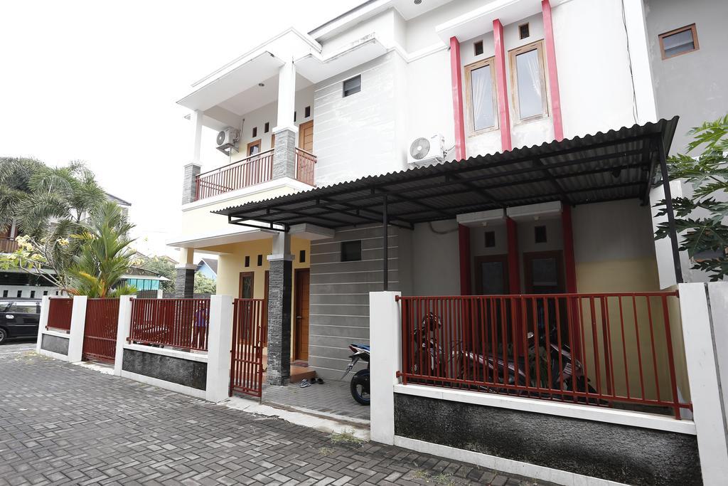 Hotel Reddoorz @ Jalan Damai Ngaglik Exterior foto