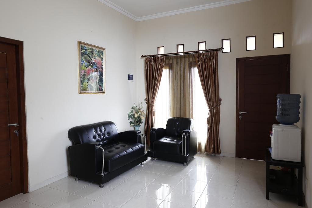 Hotel Reddoorz @ Jalan Damai Ngaglik Exterior foto